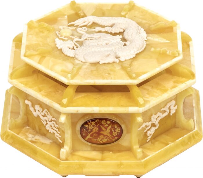 The box made of amber "Dragon"