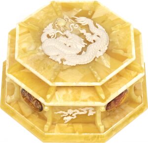The box made of amber "Dragon"