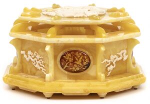 The box made of amber "Dragon"