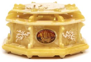 The box made of amber "Dragon"