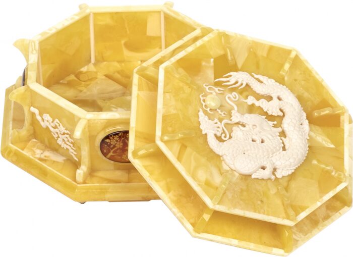 The box made of amber "Dragon"