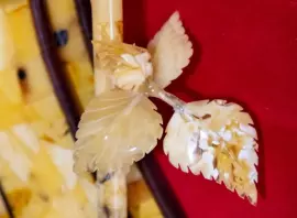 Панно из янтаря "Цветок"