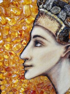 The painting of amber "Nefertiti"