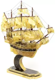 Сувенир из янтаря "Галеон"