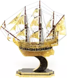 Сувенир из янтаря "Галеон"