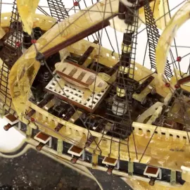 Сувенир из янтаря "Галеон"