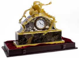 Настольные часы из янтаря "Дракон"