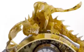 Настольные часы из янтаря "Дракон"