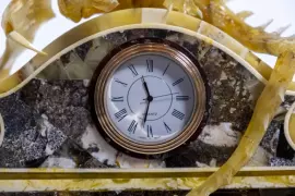 Настольные часы из янтаря "Дракон"