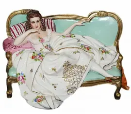 Статуэтка "Дама на диванчике" Статуэтка "Дама на диванчике"