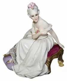 Статуэтка "Дама в кресле", цвет белый Статуэтка "Дама в кресле", цвет белый