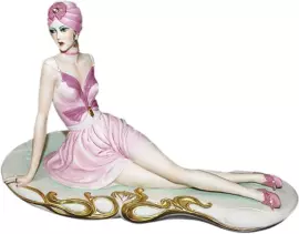 Статуэтка "Сидящая дама"