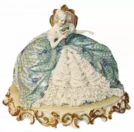 Статуэтка "Дама на стуле"