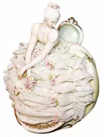 Статуэтка "Дама в платье" цветная