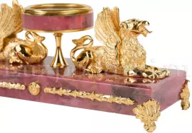 Компас "Два грифона", родонит