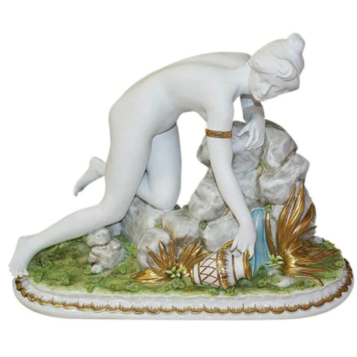 Sculpture "Naked girl at the fountain"