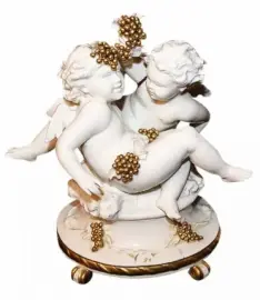 Статуэтка "Ангелочки с виноградом" Статуэтка "Ангелочки с виноградом"