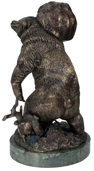 The author's bronze sculpture "Bear with mushroom"