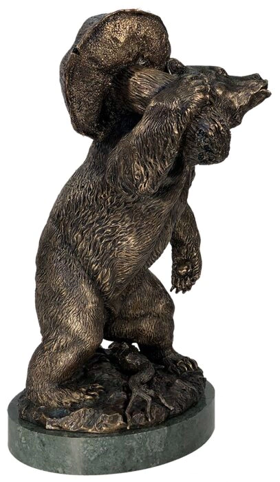 The author's bronze sculpture "Bear with mushroom"