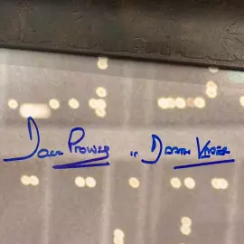 Фотография с Клонами с автографом актёра Дэвида Проуза