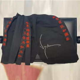 Копия шорт из фильма "Кровавый спорт" с автографом актёра Жана-Клода Ван Дамма