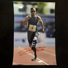 Фотография бегуна Оскара Писториуса с автографом