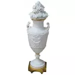 Кубок-лампа "Два мальчика" белый на подставке золотого цвета