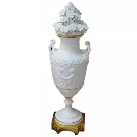 Кубок-лампа "Два мальчика" белый на подставке золотого цвета