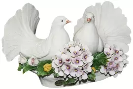 Статуэтка "Пара голубей с гортензией"