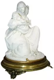 Статуэтка "Материнство"