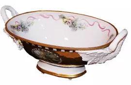 Oval vase with handles