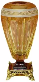 Ваза янтарная с орнаментом на подставке