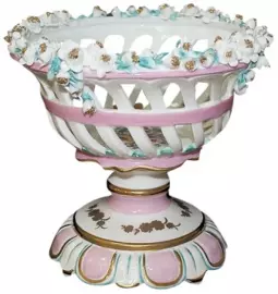 Fruit bowl on a stem, with carving