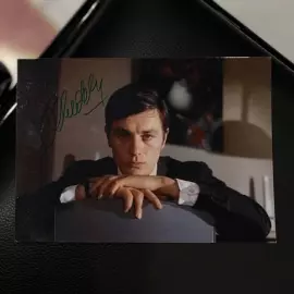 Фотография актёра Алена Делона с автографом