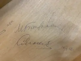 Часть шахматной доски с автографами шахматистов: Михаила Ботвинника, Анатолия Карпова, Василия Смыслова