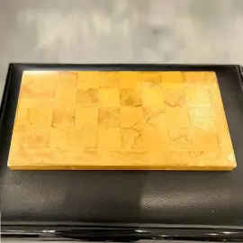 Часть шахматной доски с автографами шахматистов: Михаила Ботвинника, Анатолия Карпова, Василия Смыслова