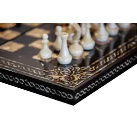 Шахматы из мореного дуба и янтаря "Арабески-Тина" Шахматы из мореного дуба и янтаря "Арабески-Тина"