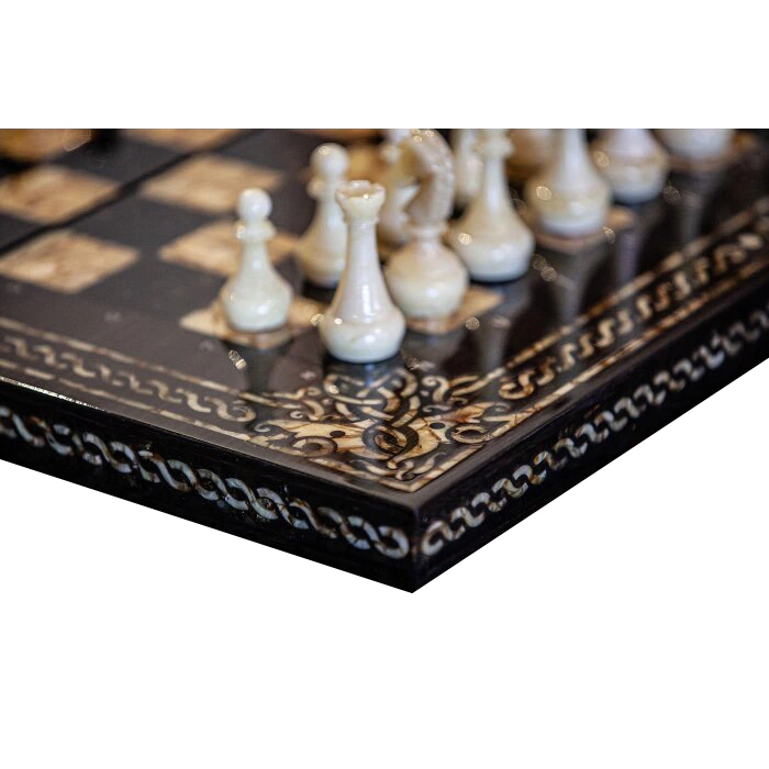 Chess made of stained oak and amber "Arabesque-Tina"