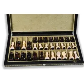 Шахматы из мореного дуба и янтаря "Арабески-Тина" Шахматы из мореного дуба и янтаря "Арабески-Тина"