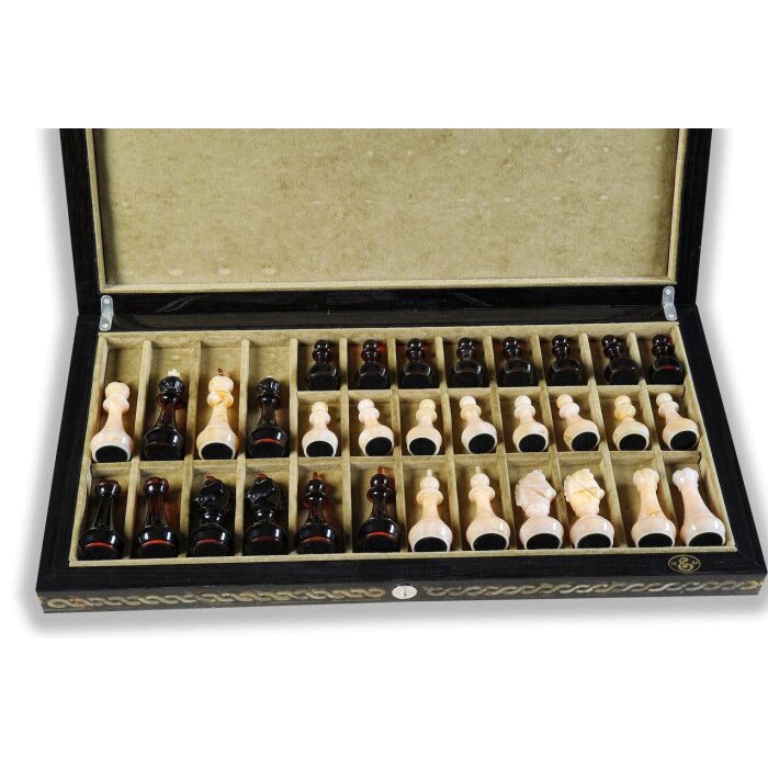 Chess made of stained oak and amber "Arabesque-Tina"