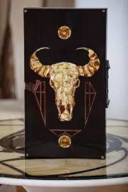 Нарды из мореного дуба и янтаря "Бык" коллекции "Тотем"