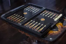 Нарды из мореного дуба и янтаря "Бык" коллекции "Тотем"