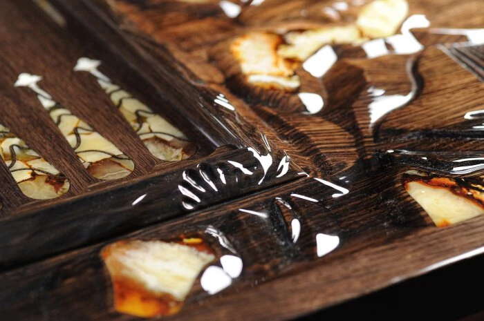 Louvre backgammon headset with amber inlay