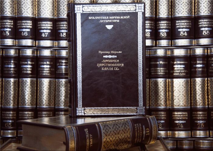 Gift books "Library of Foreign Literature" by Robbat mogano (100 volumes)