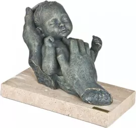 Sculpture "Dreaming with mom" (Dreaming with mum)