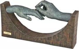 Скульптура "Навсегда" (Forever)