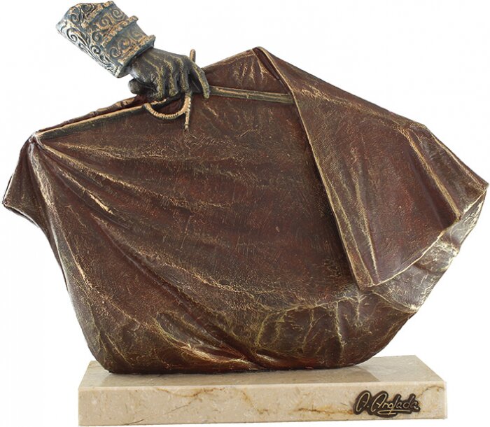 Скульптура "Красная тряпка" (Red cape)