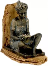 Подставка для книг "Сидящая девочка" (Sitting girl)