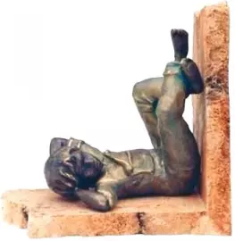 Подставка для книг "Мальчик дремлет" (Boy Napping)