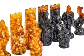 Шахматные фигуры из янтаря большие "Резные" для ларца 50*50